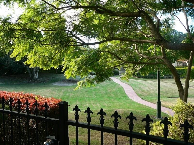 2/23 Santa Barbara Road, Hope Island QLD 4212