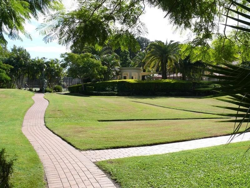 2/23 Santa Barbara Road, Hope Island QLD 4212