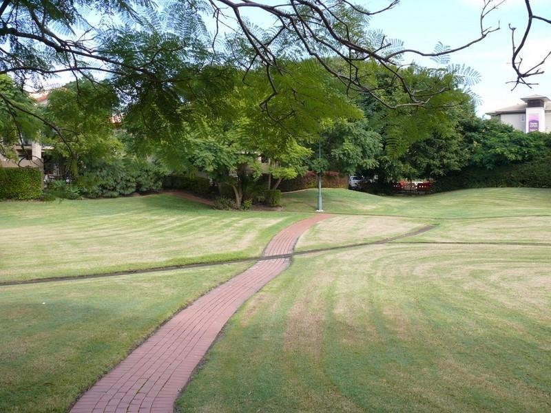 2/23 Santa Barbara Road, Hope Island QLD 4212