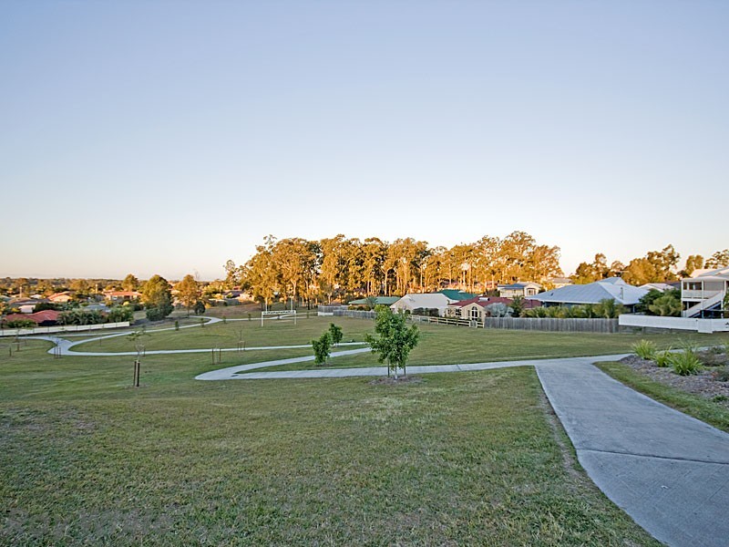 31 Paramount Drive, Warner QLD 4500