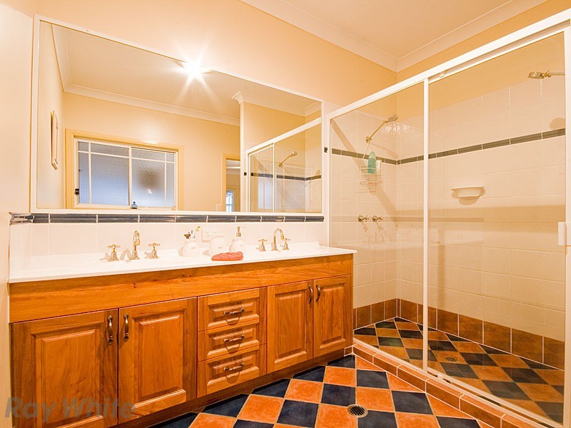 5 Pardalote Place, Cashmere QLD 4500