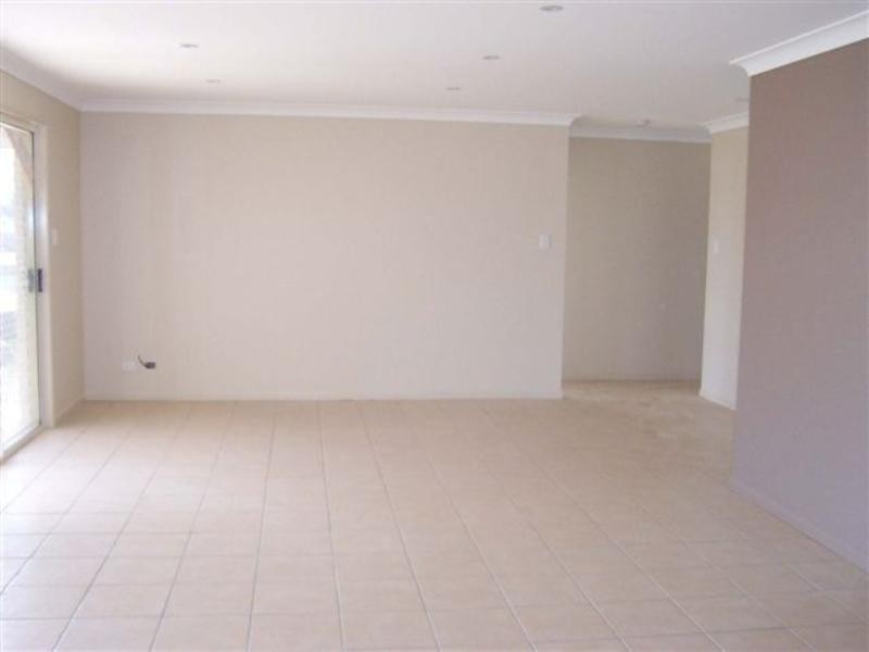 18 Hillary Drive, Warner QLD 4500