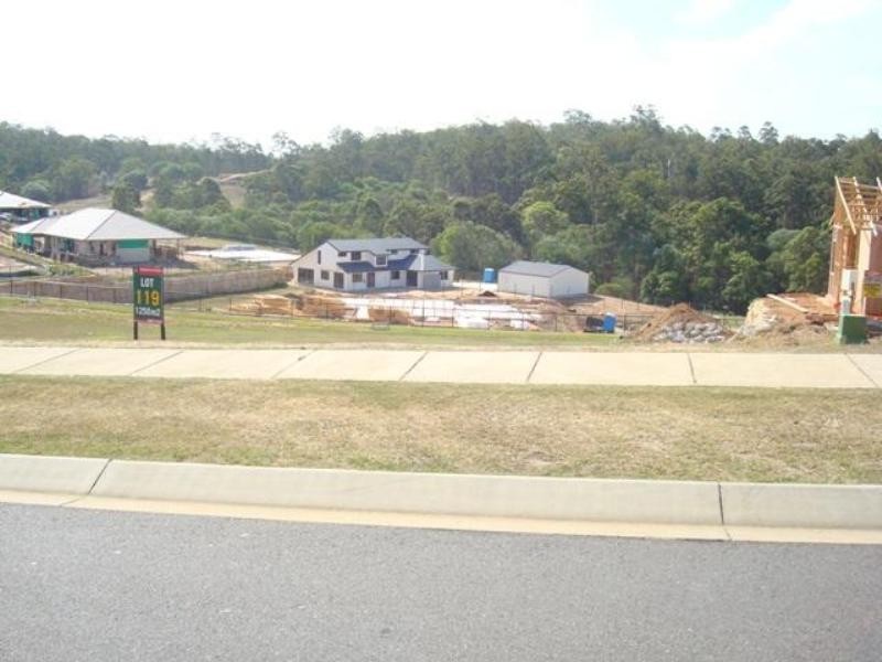 90 Corvus Drive, Cashmere QLD 4500