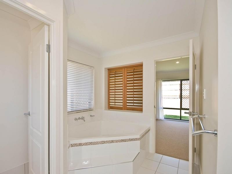 48 Castlewellan Circuit, Warner QLD 4500