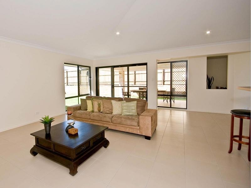 48 Castlewellan Circuit, Warner QLD 4500