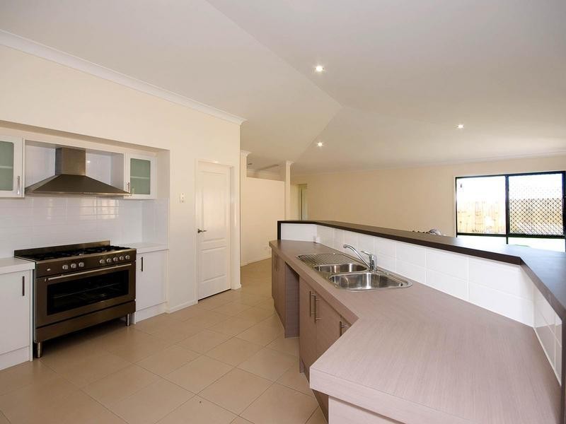 48 Castlewellan Circuit, Warner QLD 4500