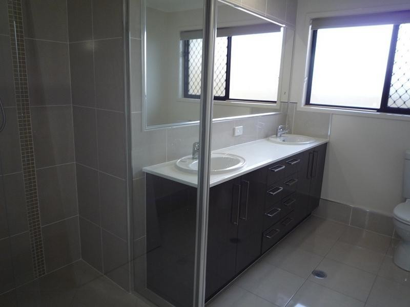 24 Caspian Parade, Warner QLD 4500