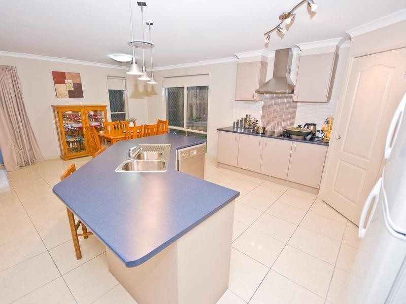 113 Kurrajong Drive, Warner QLD 4500