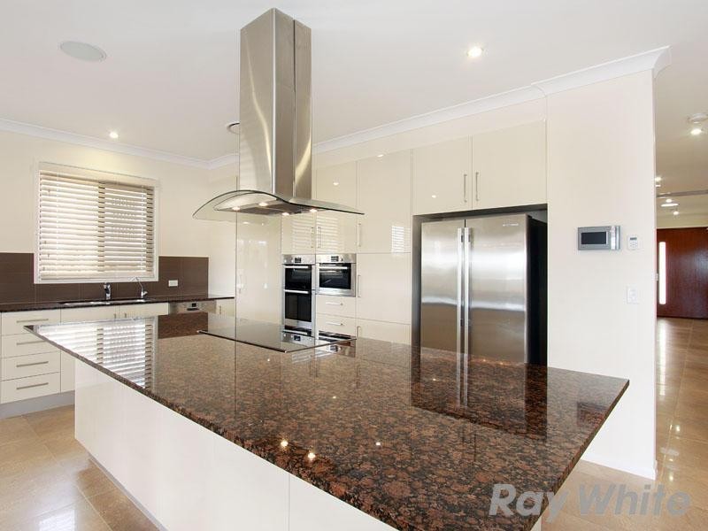 8 Harrison Street, Cashmere QLD 4500