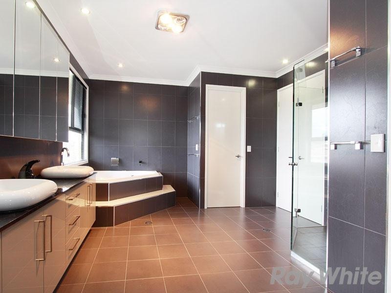 8 Harrison Street, Cashmere QLD 4500