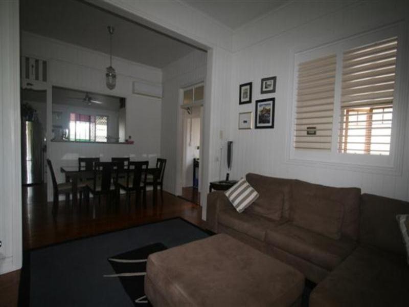 35 Palm Avenue, Sandgate QLD 4017