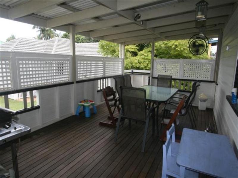 35 Palm Avenue, Sandgate QLD 4017