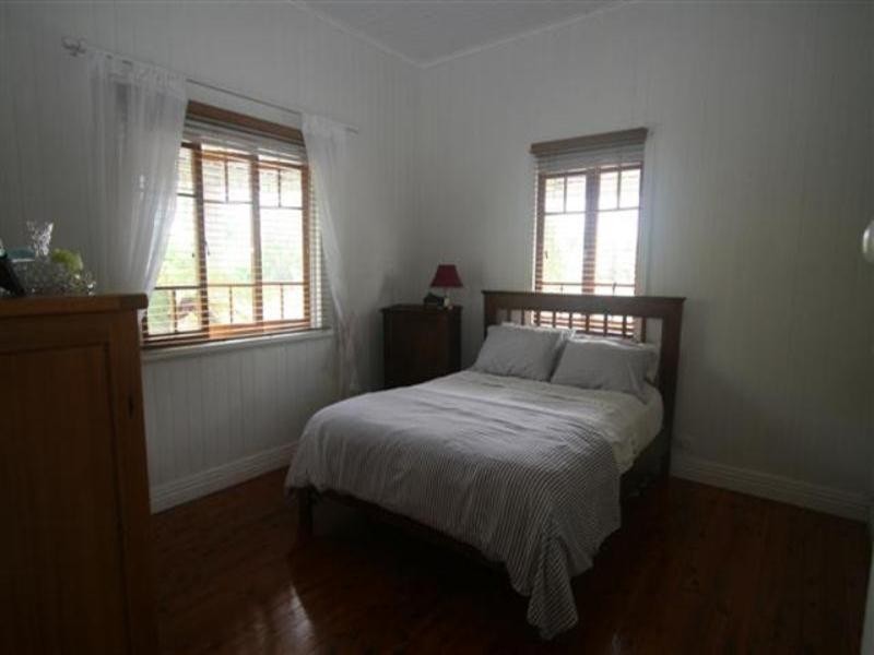 35 Palm Avenue, Sandgate QLD 4017