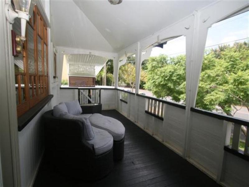 35 Palm Avenue, Sandgate QLD 4017