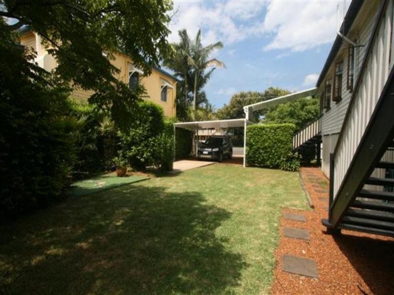 35 Palm Avenue, Sandgate QLD 4017