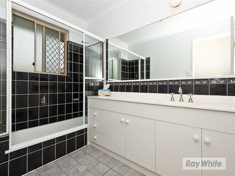 8 Atoll Crescent, Eatons Hill QLD 4037