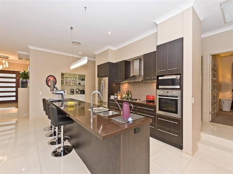 18 Louise Court, Cashmere QLD 4500