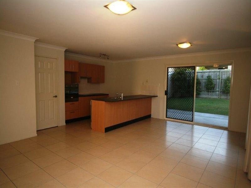 2/9 Lady Bowen Parade, Rothwell QLD 4022