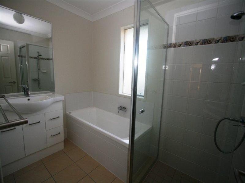 2/9 Lady Bowen Parade, Rothwell QLD 4022