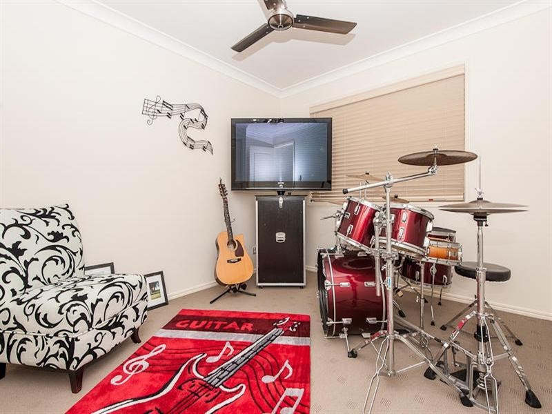 22 Castlewellan Circuit, Warner QLD 4500