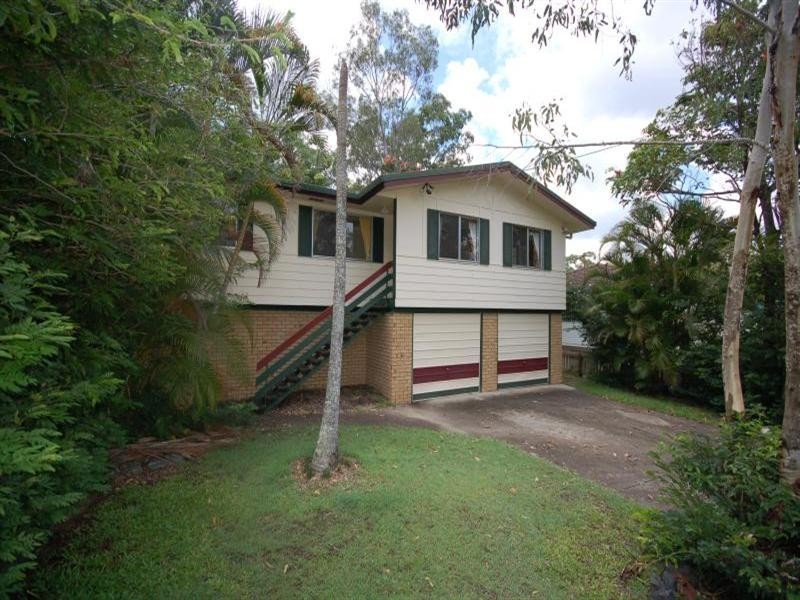 8 Arunga Street, Petrie QLD 4502