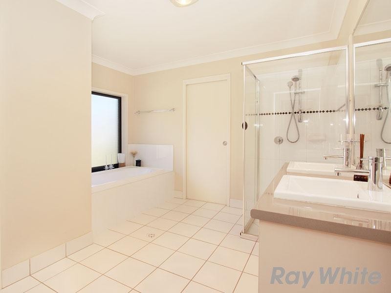 23 Apulia Place, Bridgeman Downs QLD 4035