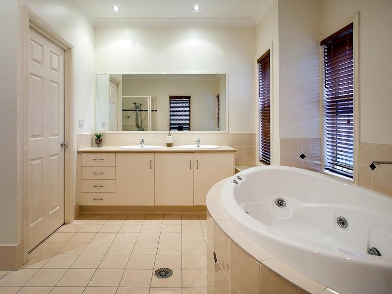 5 Diorama Court, Eatons Hill QLD 4037