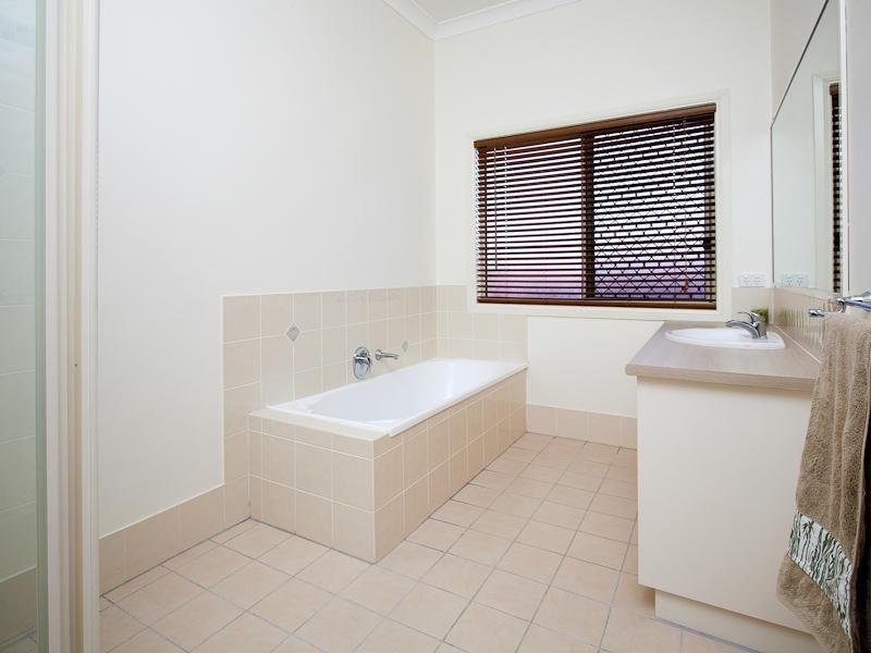 5 Diorama Court, Eatons Hill QLD 4037