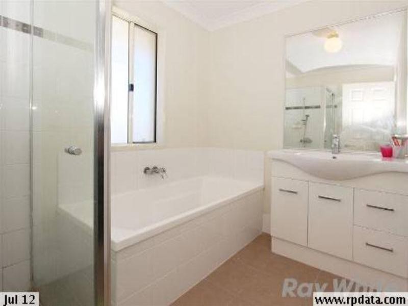 1/9 Lady Bowen Parade, Rothwell QLD 4022