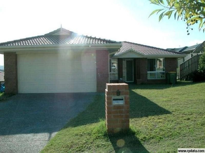 8 York Street, Pacific Pines QLD 4211