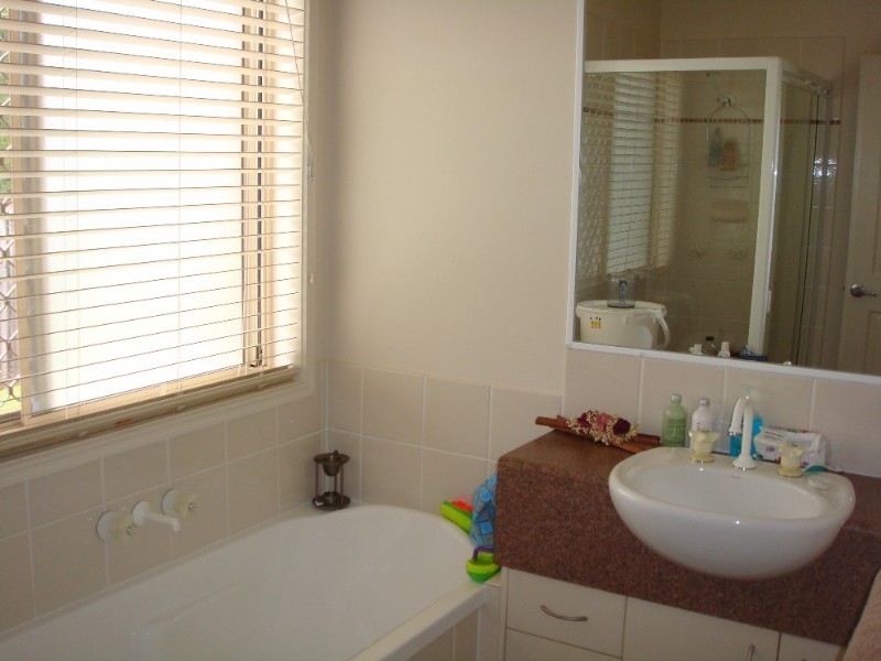 12 Finnin Court, Maudsland QLD 4210