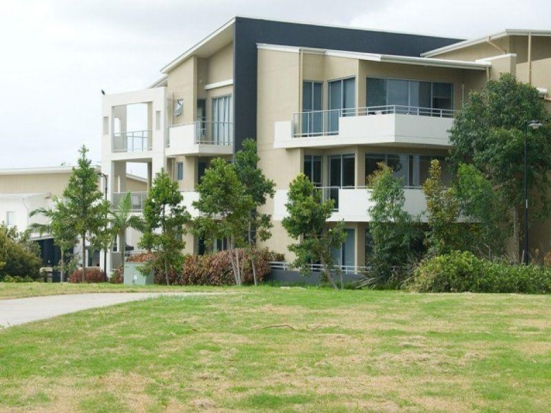 15/1 St Paul Crescent, Varsity Lakes QLD 4227