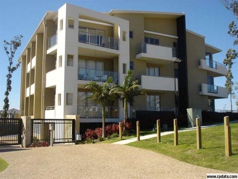 15/1 St Paul Crescent, Varsity Lakes QLD 4227