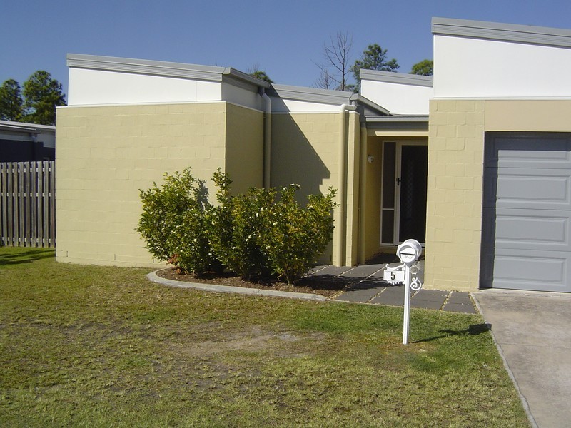 5 Ridgewood Close, Pacific Pines QLD 4211