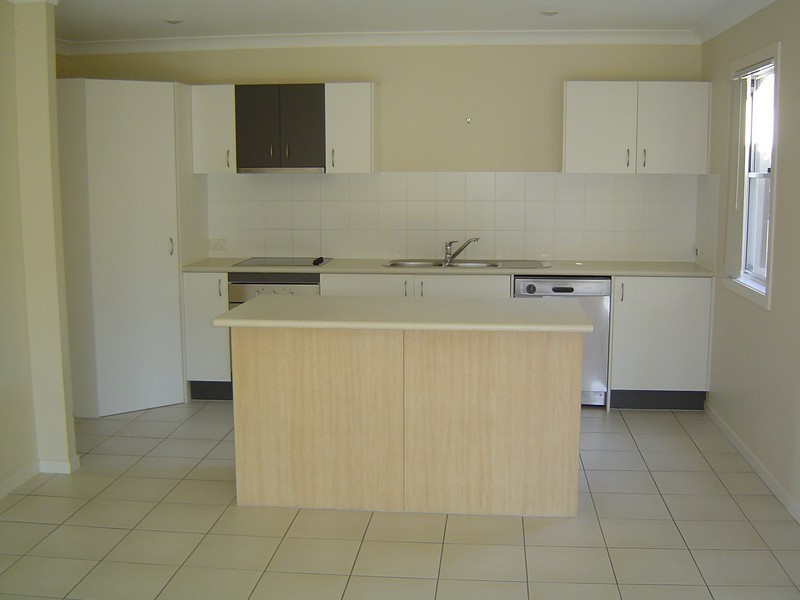 5 Ridgewood Close, Pacific Pines QLD 4211