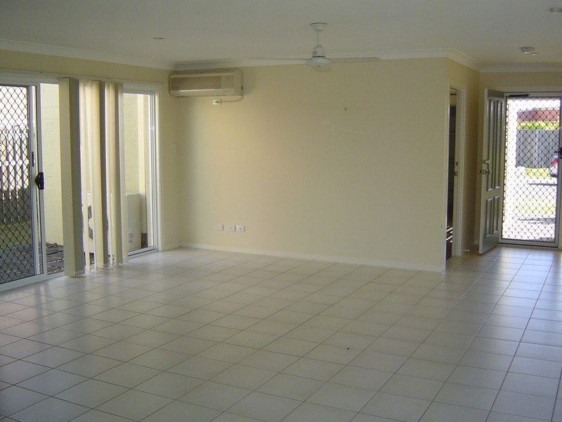 5 Ridgewood Close, Pacific Pines QLD 4211
