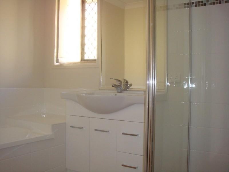 1/3 Lennox Street, Pacific Pines QLD 4211