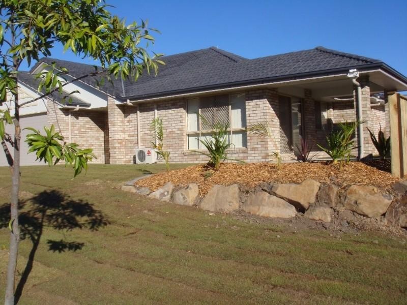 2/3 Lennox Street, Pacific Pines QLD 4211