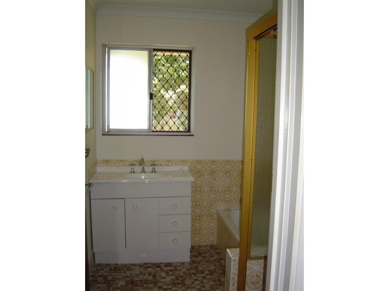 20 Alec Avenue, Mermaid Waters QLD 4218