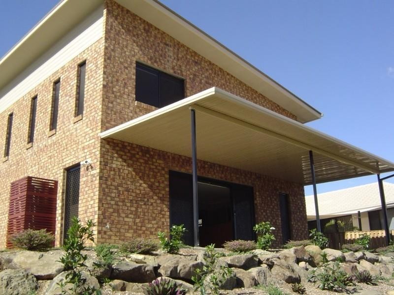 15 Gerard Street, Pacific Pines QLD 4211