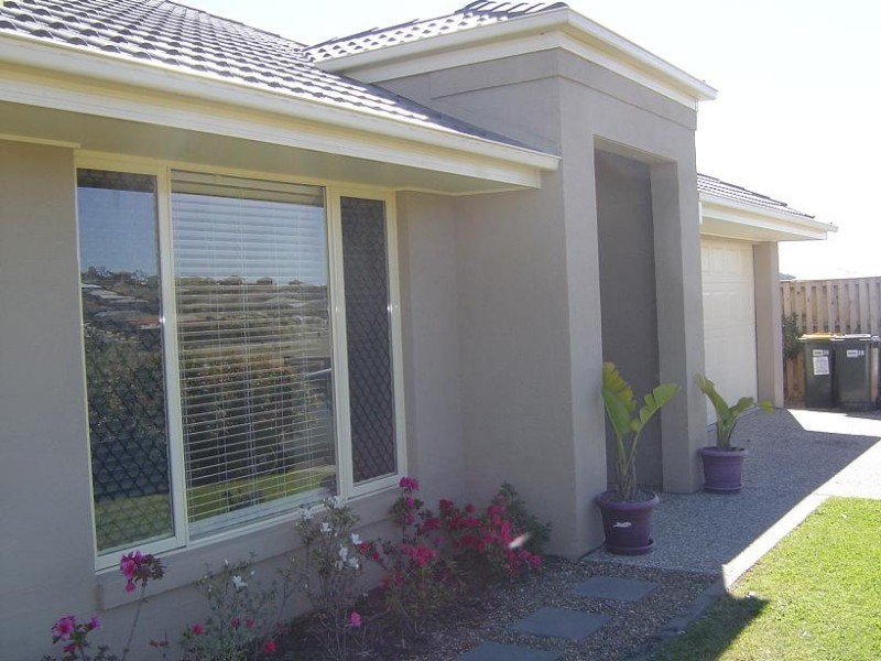 28 Carmarthen Circuit, Pacific Pines QLD 4211