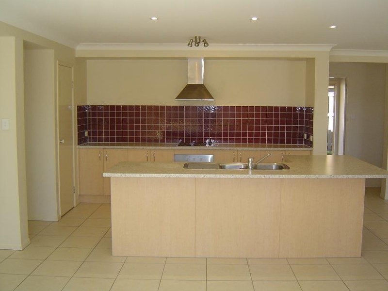 28 Carmarthen Circuit, Pacific Pines QLD 4211