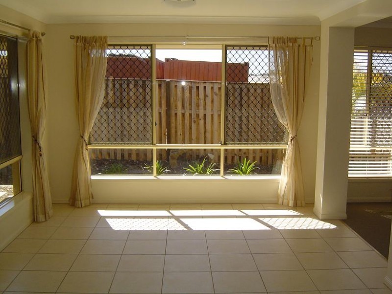 28 Carmarthen Circuit, Pacific Pines QLD 4211