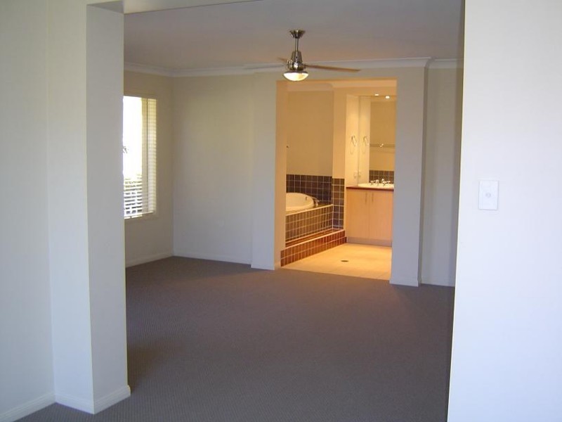 28 Carmarthen Circuit, Pacific Pines QLD 4211