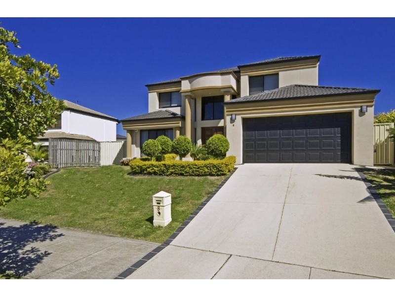 8 Blackheath Terrace, Pacific Pines QLD 4211