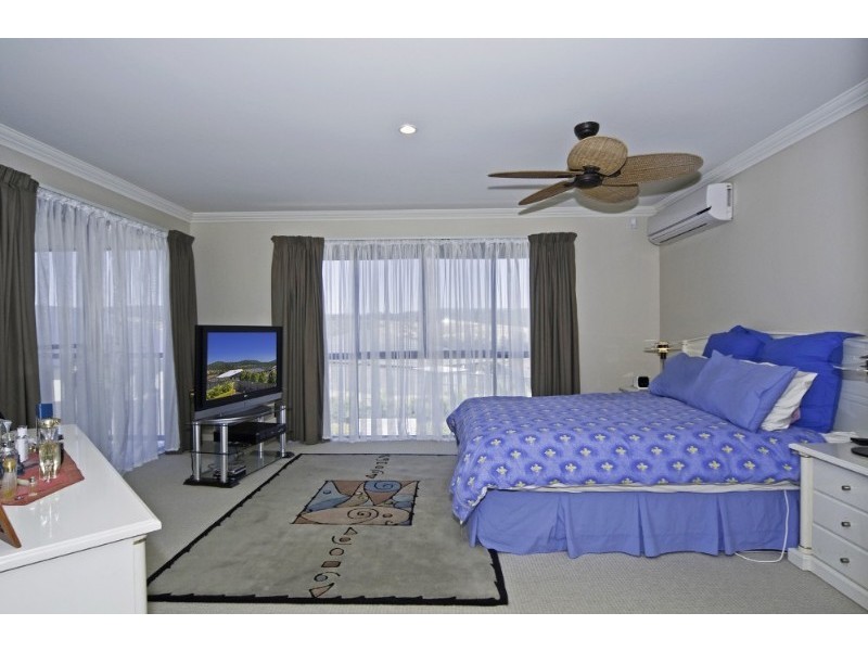 8 Blackheath Terrace, Pacific Pines QLD 4211