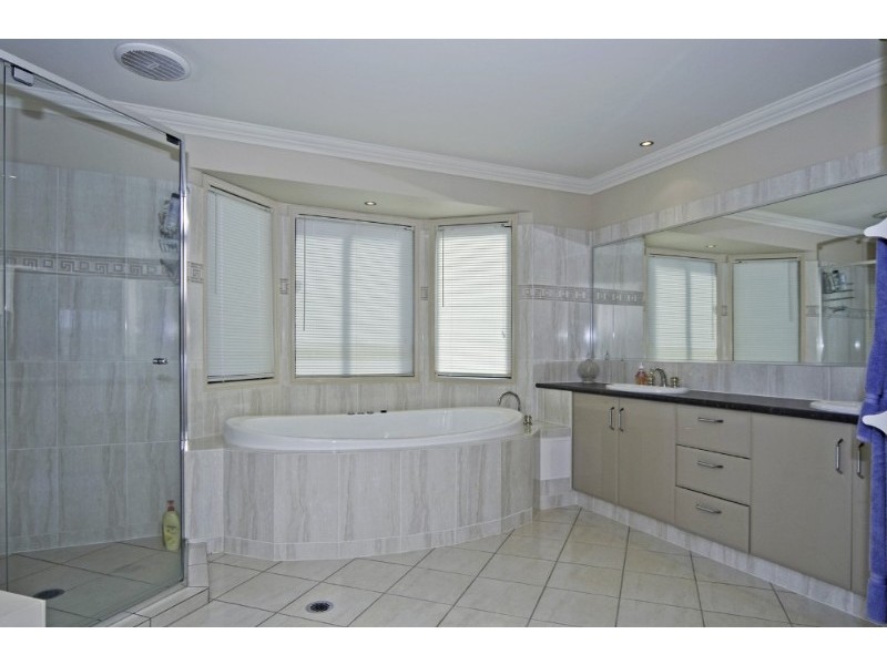 8 Blackheath Terrace, Pacific Pines QLD 4211