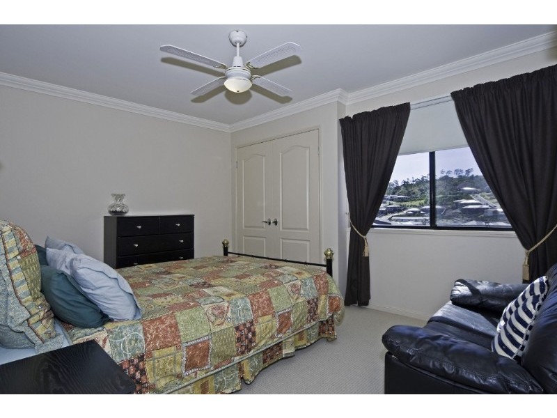 8 Blackheath Terrace, Pacific Pines QLD 4211