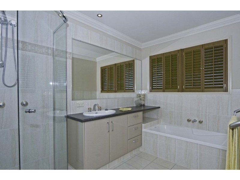 8 Blackheath Terrace, Pacific Pines QLD 4211