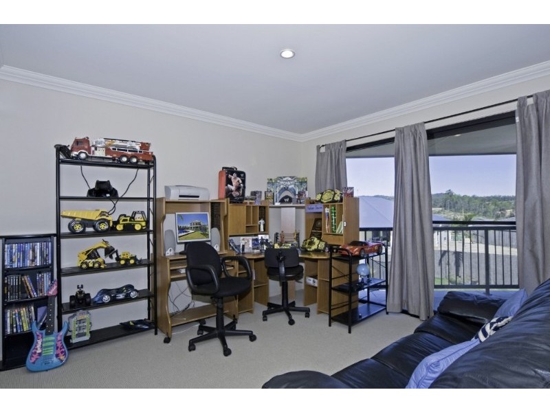 8 Blackheath Terrace, Pacific Pines QLD 4211